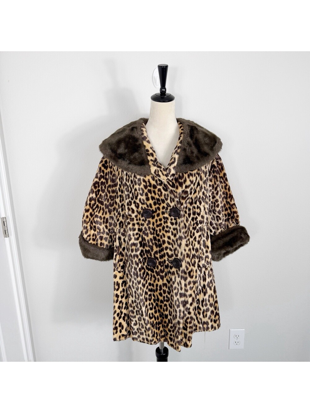 VINTAGE 1960's LEOPARD PRINT FAUX FUR SWING COAT WOMENS Union Made Large